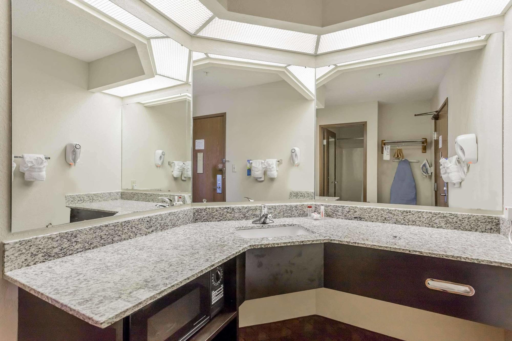 Comfort Inn & Suites Брентвуд Экстерьер фото