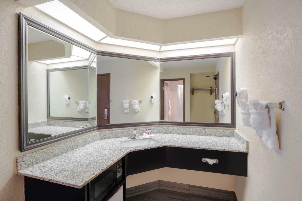 Comfort Inn & Suites Брентвуд Экстерьер фото